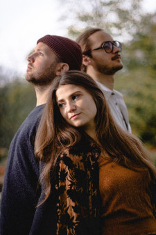 Amber & the Moon (D)